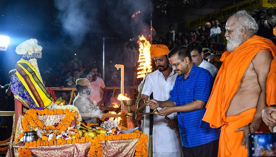 Delhi CM Arvind Kejriwal in Ayodhya.